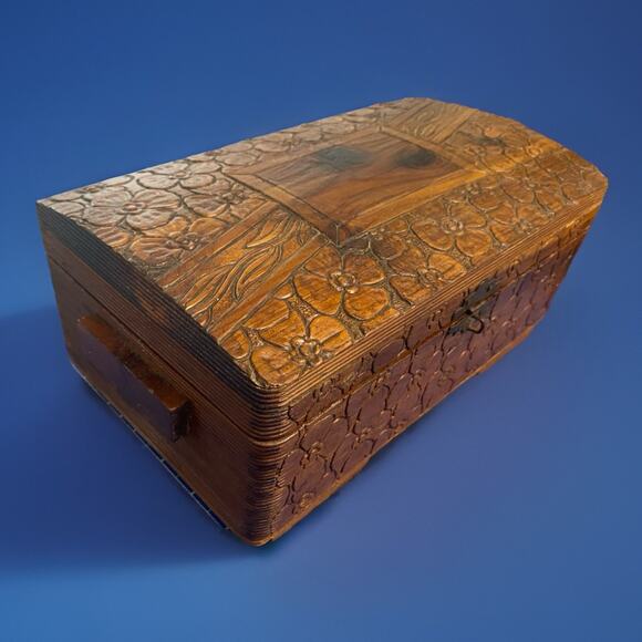 Vintage Mid-Century Carved Wooden Trinket Box Floral Carving Leopard Lining - Picture 2 of 9